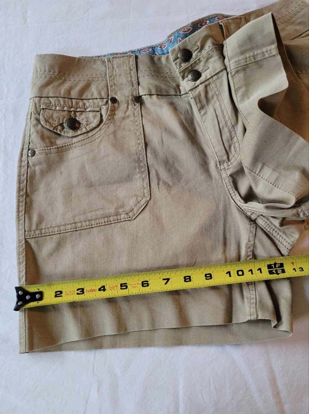 One 5 One Women's Casual Khaki Shorts Size 12 - Picture 8 of 11